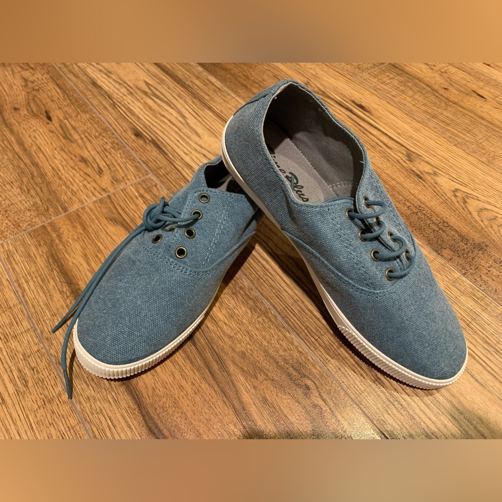 Sneakers brand new size US 7 (no tag )